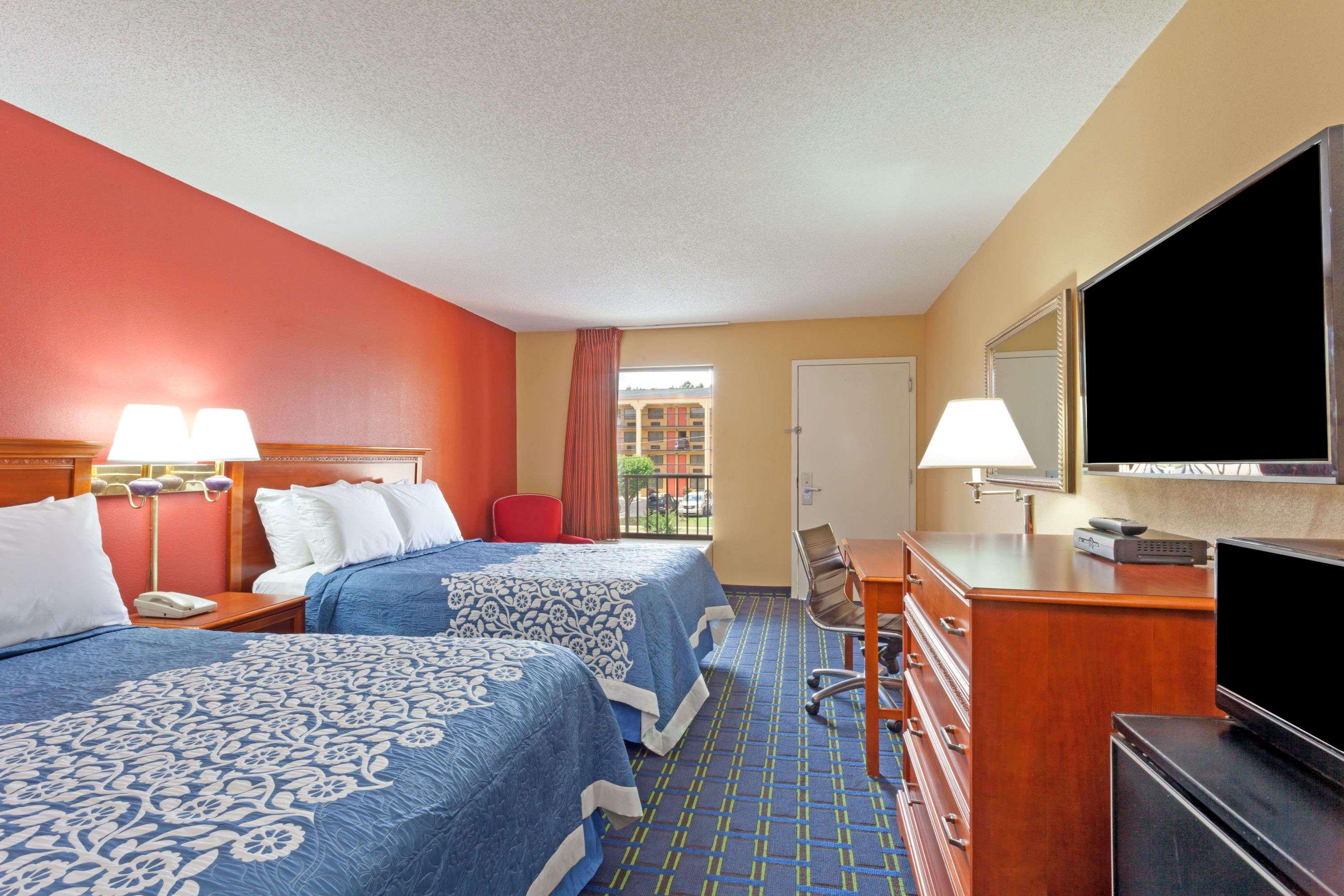 Shelby Hotel *